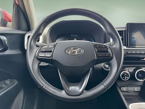 Used 2024 Hyundai Venue Limited FWD image 20