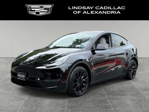 Used 2023 Tesla Model Y Long Range AWD/4WD image 1