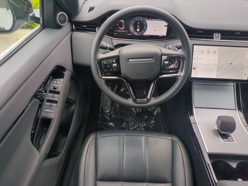 Used 2025 Land Rover Range Rover Evoque S image 27