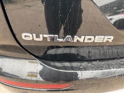 Used 2024 Mitsubishi Outlander SE image 32