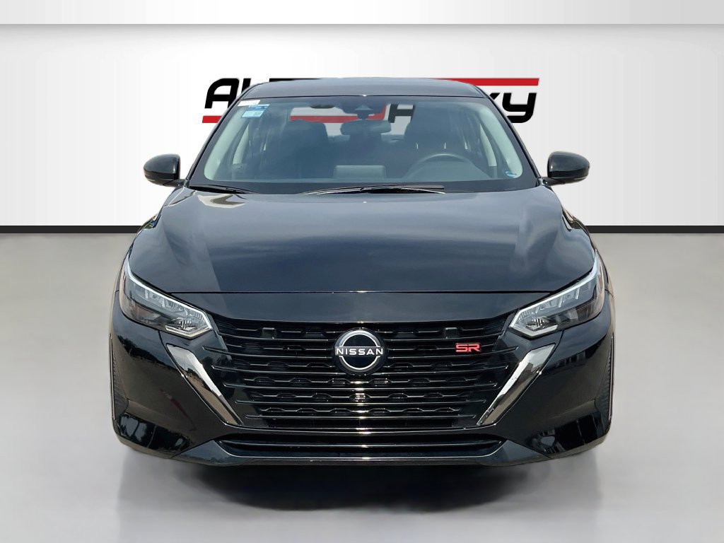 Used 2025 Nissan Sentra SR FWD image 2