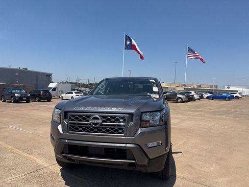 Used 2022 Nissan Frontier SV AWD/4WD image 5