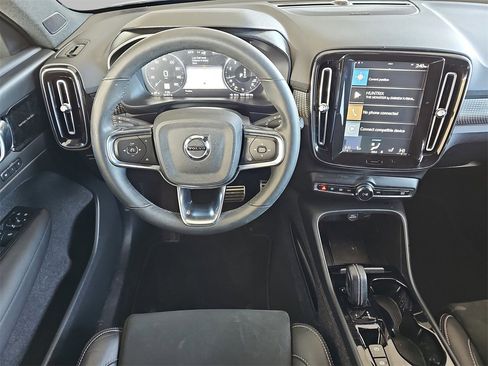 Used 2022 Volvo XC40 T5 R-Design w/ Advanced Package image 16