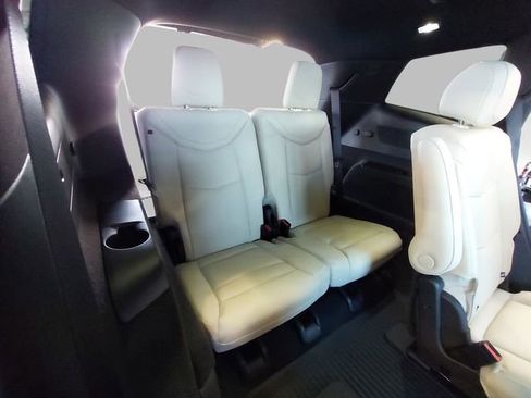 Used 2025 Cadillac XT6 Sport w/ LPO, Floor Liner Package image 12