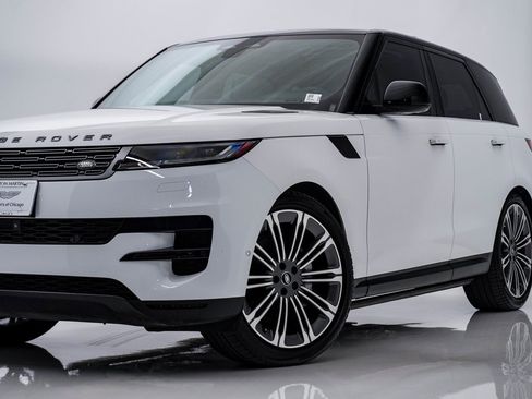 Used 2024 Land Rover Range Rover Sport SE image 2