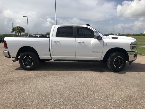 New 2025 RAM 2500 Laramie AWD/4WD image 11