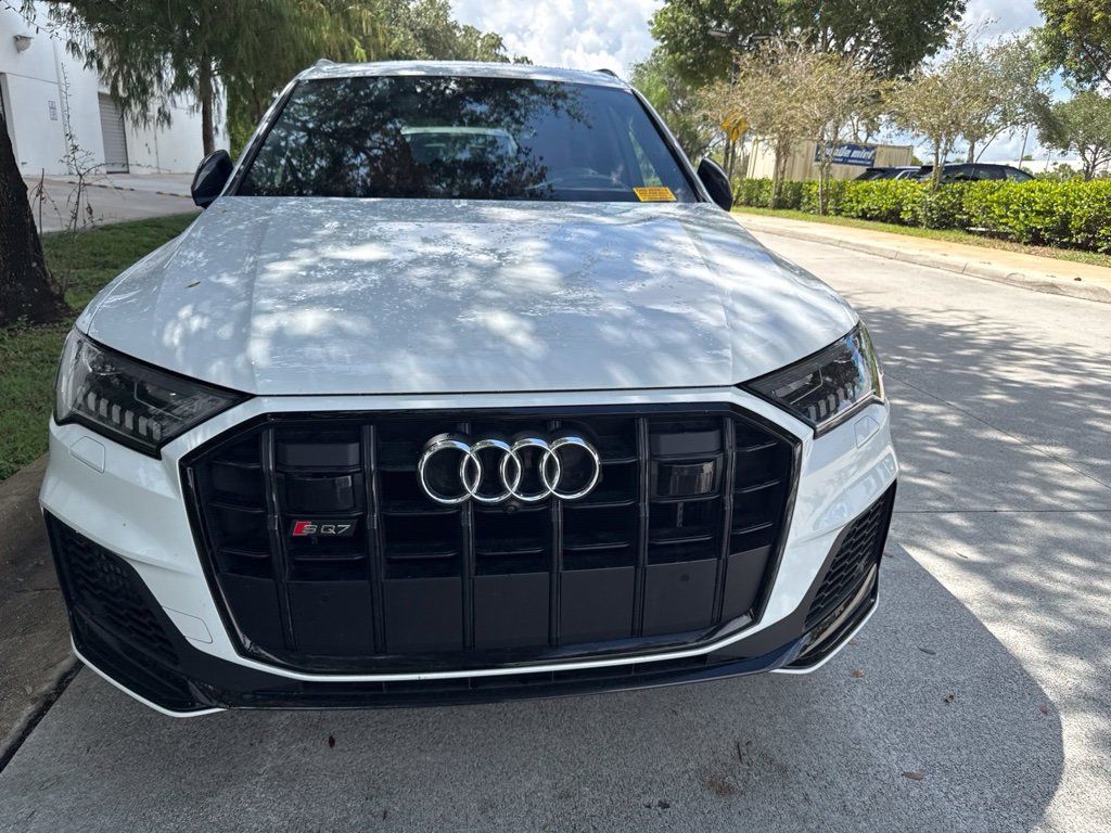 Used 2023 Audi SQ7 Prestige AWD/4WD image 2