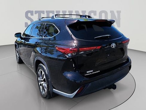 Certified 2020 Toyota Highlander XLE AWD/4WD image 3