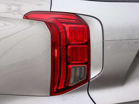 Used 2024 Hyundai Palisade Calligraphy image 9