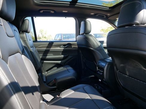 Certified 2025 Jeep Grand Cherokee L Limited w/ Luxury Tech Group II image 28