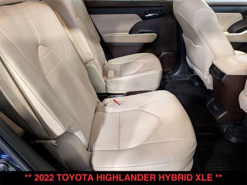 Used 2022 Toyota Highlander XLE image 28