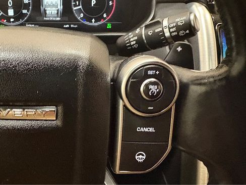 Used 2018 Land Rover Discovery HSE AWD/4WD image 21