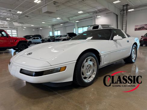 Used 1995 Chevrolet Corvette Coupe RWD image 1