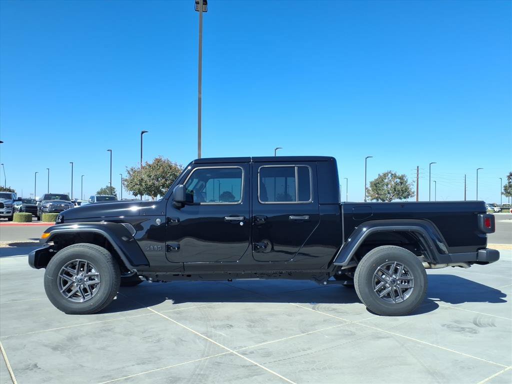 Used 2025 Jeep Gladiator Sport AWD/4WD image 3