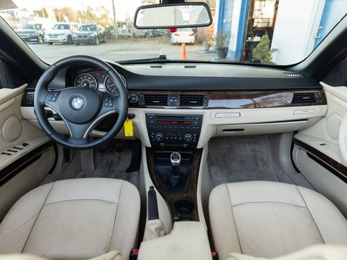 Used 2009 BMW 328i Convertible image 2