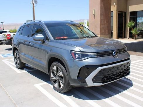 Used 2025 Volkswagen Taos SE AWD/4WD image 7