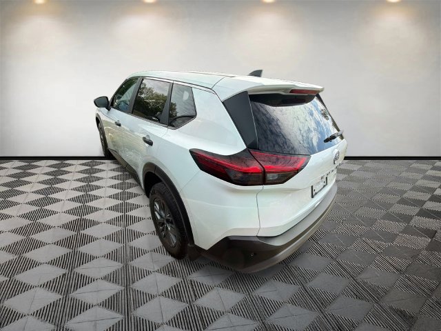 Used 2023 Nissan Rogue S AWD/4WD image 9