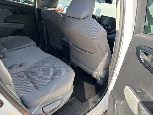 Used 2022 Toyota Highlander LE image 24