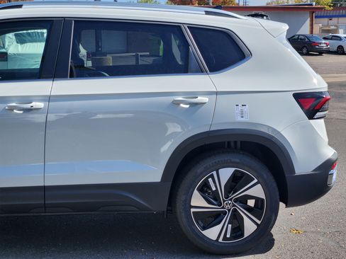 New 2025 Volkswagen Taos SE AWD/4WD image 3