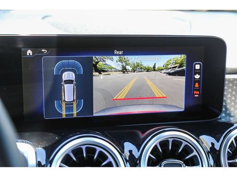 Used 2024 Mercedes-Benz EQB 300 4MATIC image 22