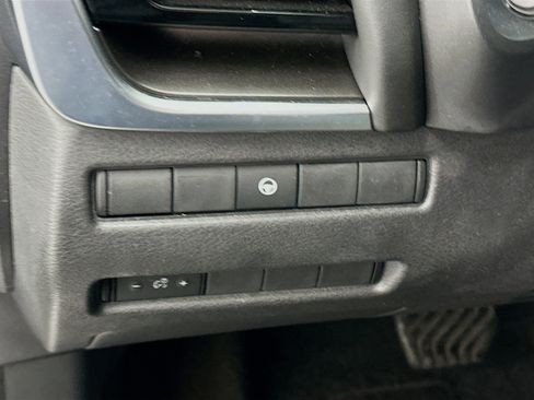 Used 2023 Nissan Rogue SV image 17