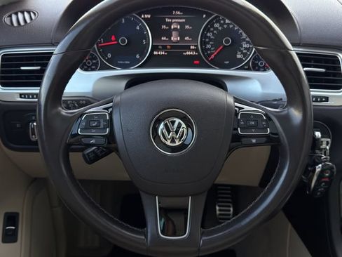 Used 2016 Volkswagen Touareg Executive AWD/4WD image 15