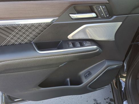 Certified 2024 GMC Acadia Denali w/ Super Cruise Package image 13