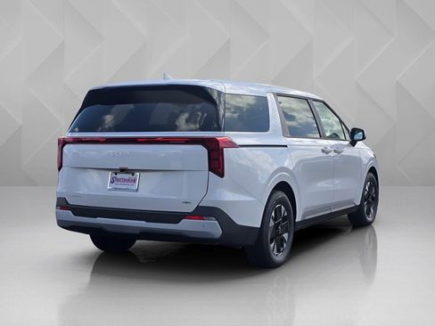 New 2026 Kia Carnival LXS image 3