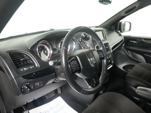 Used 2018 Dodge Grand Caravan SE FWD image 17