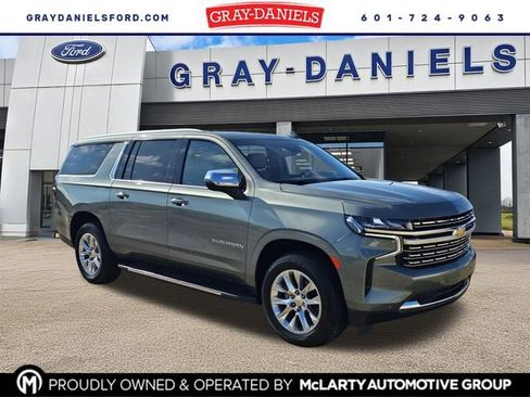 Used 2023 Chevrolet Suburban Premier image 1