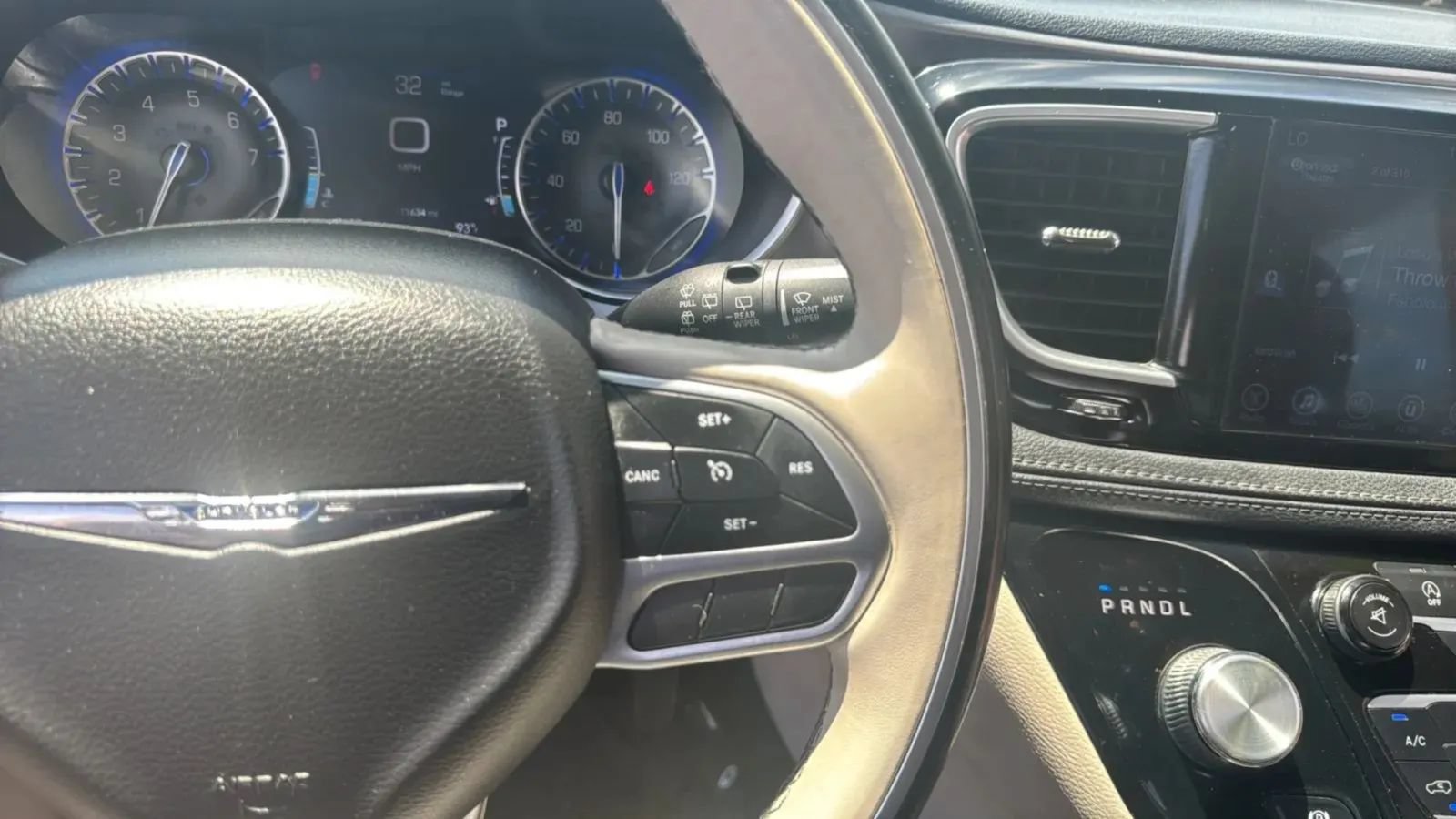 Used 2017 Chrysler Pacifica Limited FWD image 29