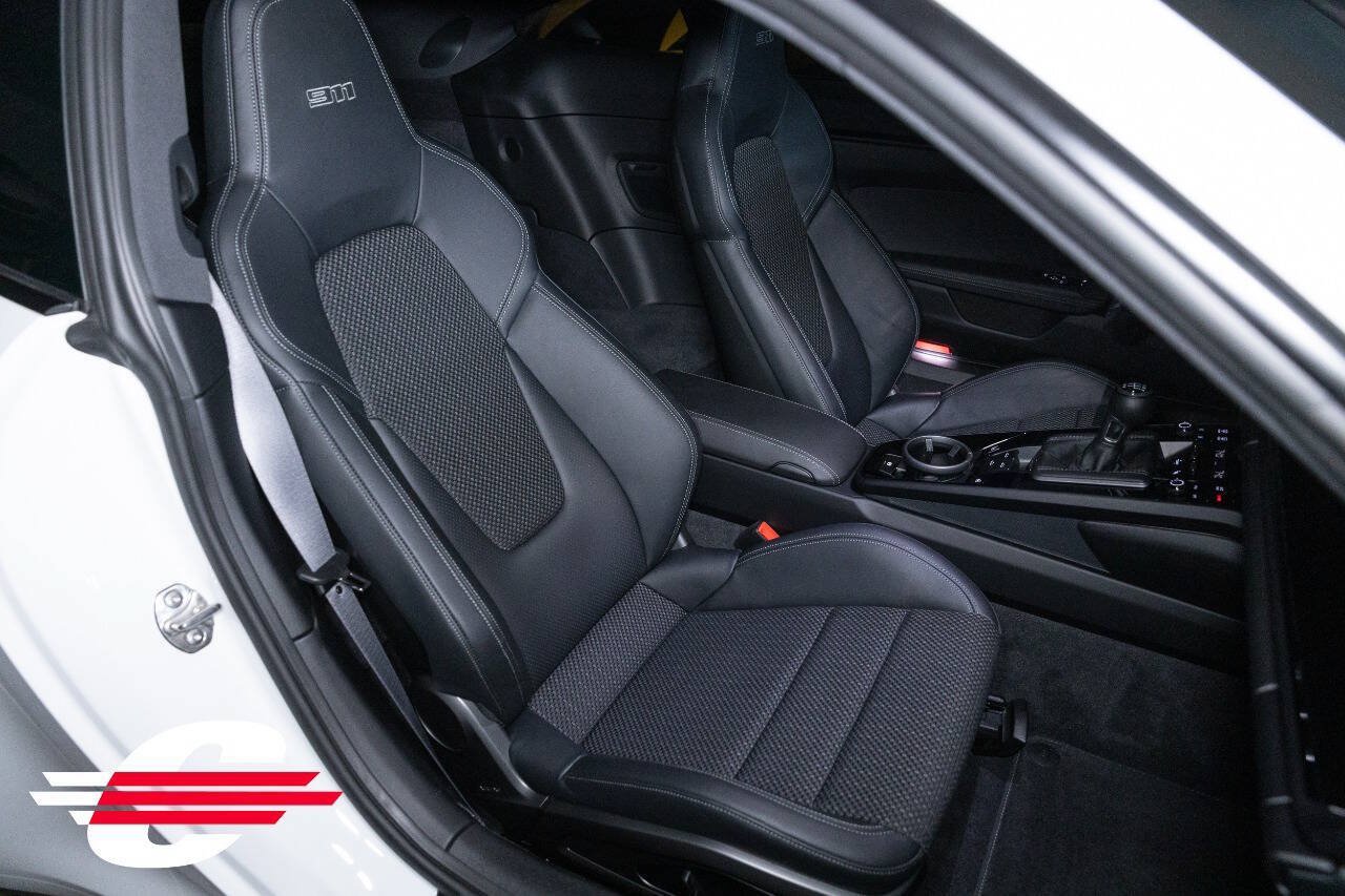 Used 2024 Porsche 911 Carrera T RWD image 17