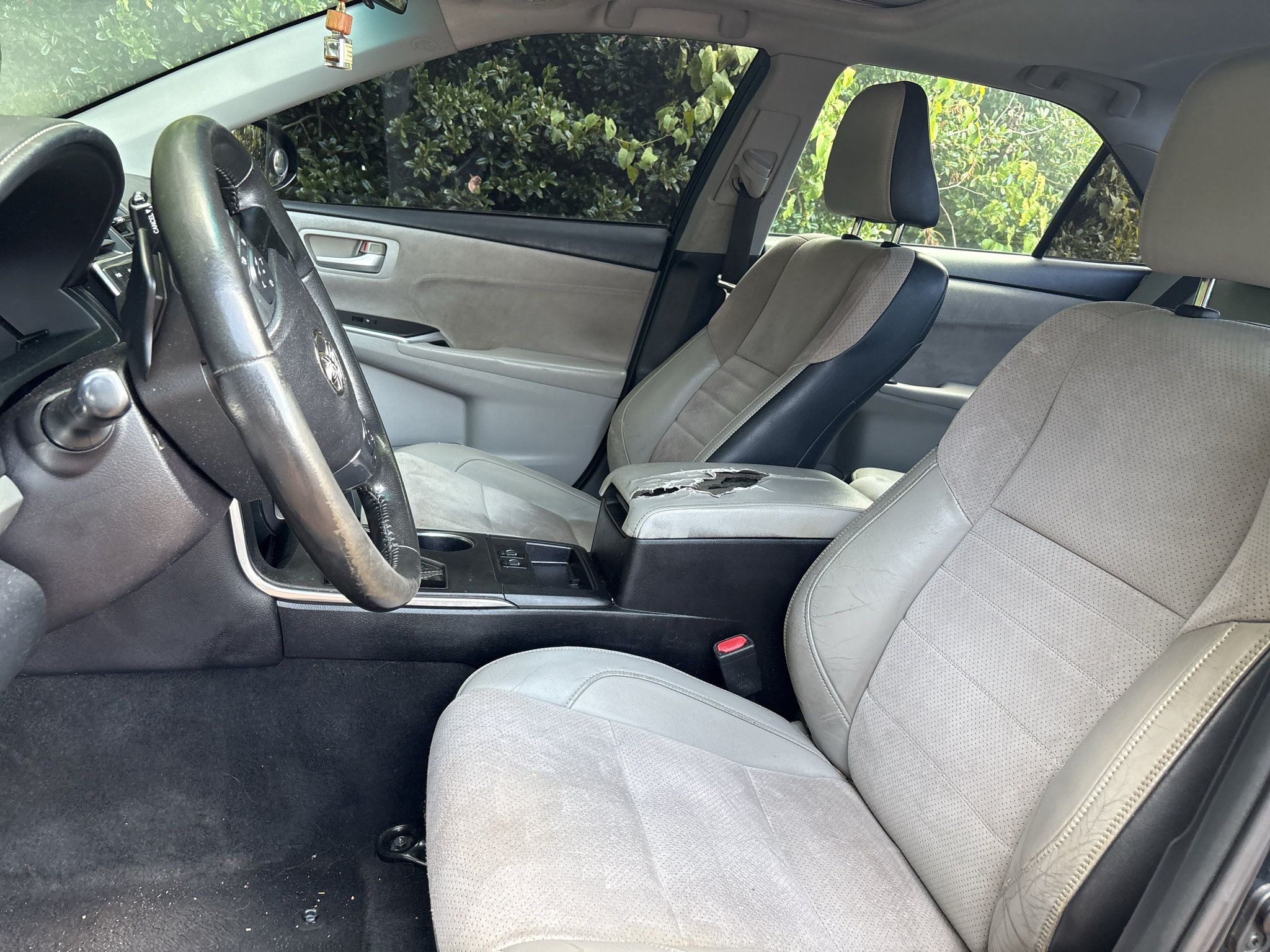 Used 2015 Toyota Camry XSE w/ Moonroof Package FWD image 2