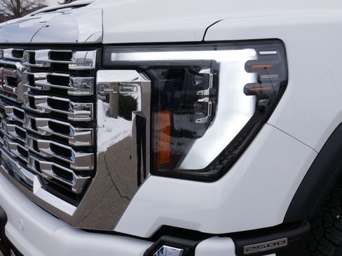 Used 2024 GMC Sierra 2500 Denali w/ Denali Reserve Package image 16