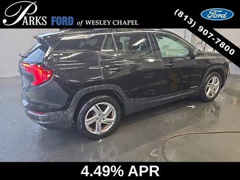 Used 2018 GMC Terrain SLE w/ Driver Convenience Package FWD image 4