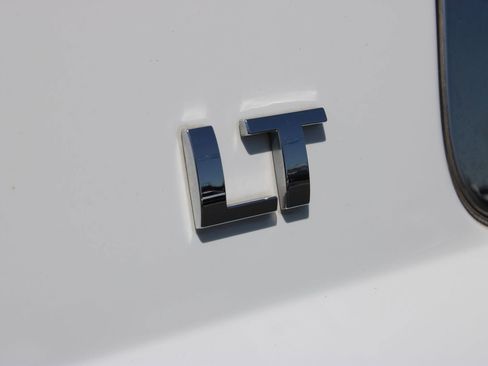 Used 2017 Chevrolet Suburban LT AWD/4WD image 31