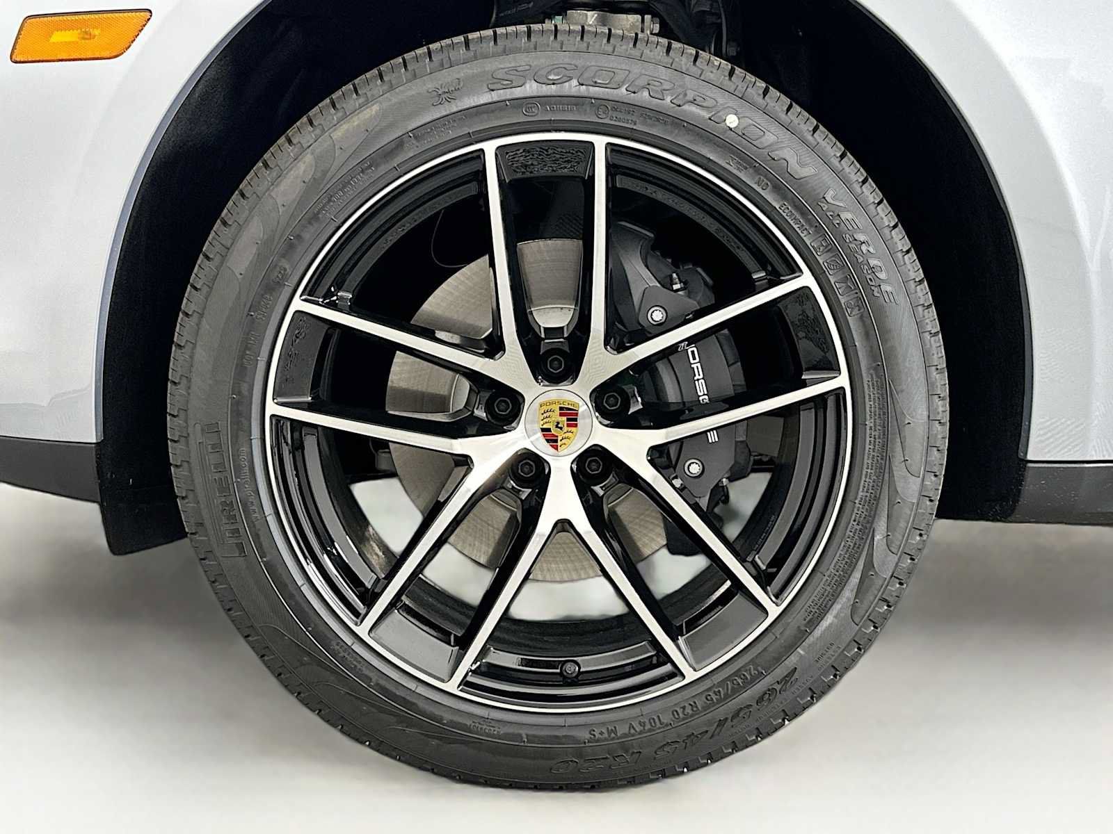 Used 2026 Porsche Macan AWD/4WD image 32