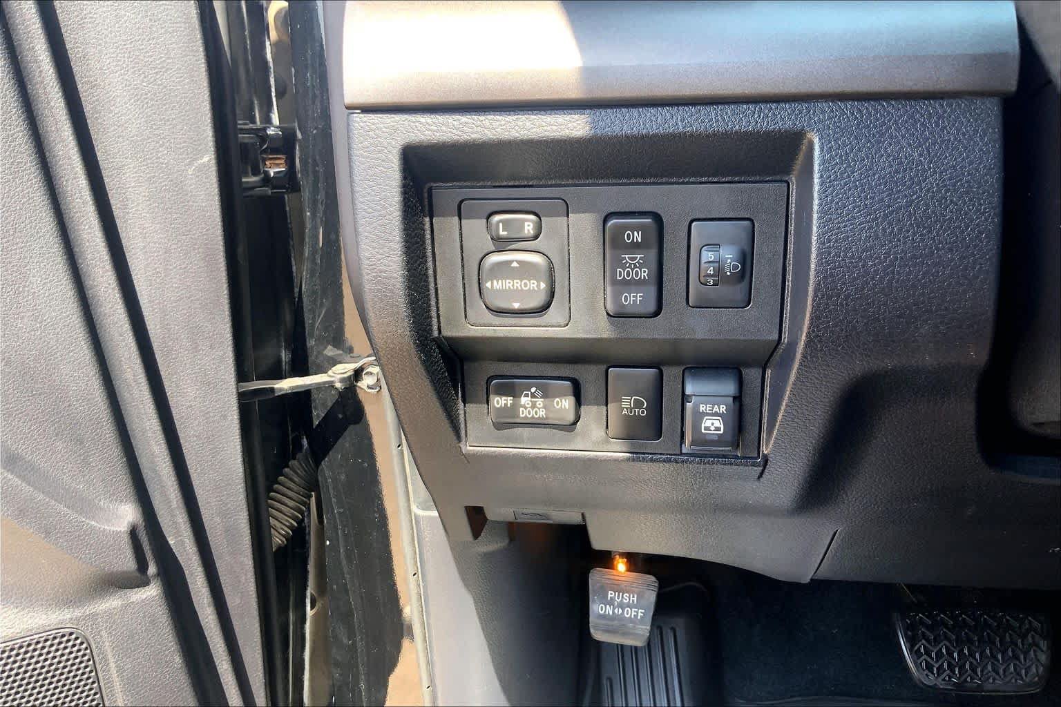 Used 2021 Toyota Tundra SR5 w/ SR5 Upgrade Package AWD/4WD image 35
