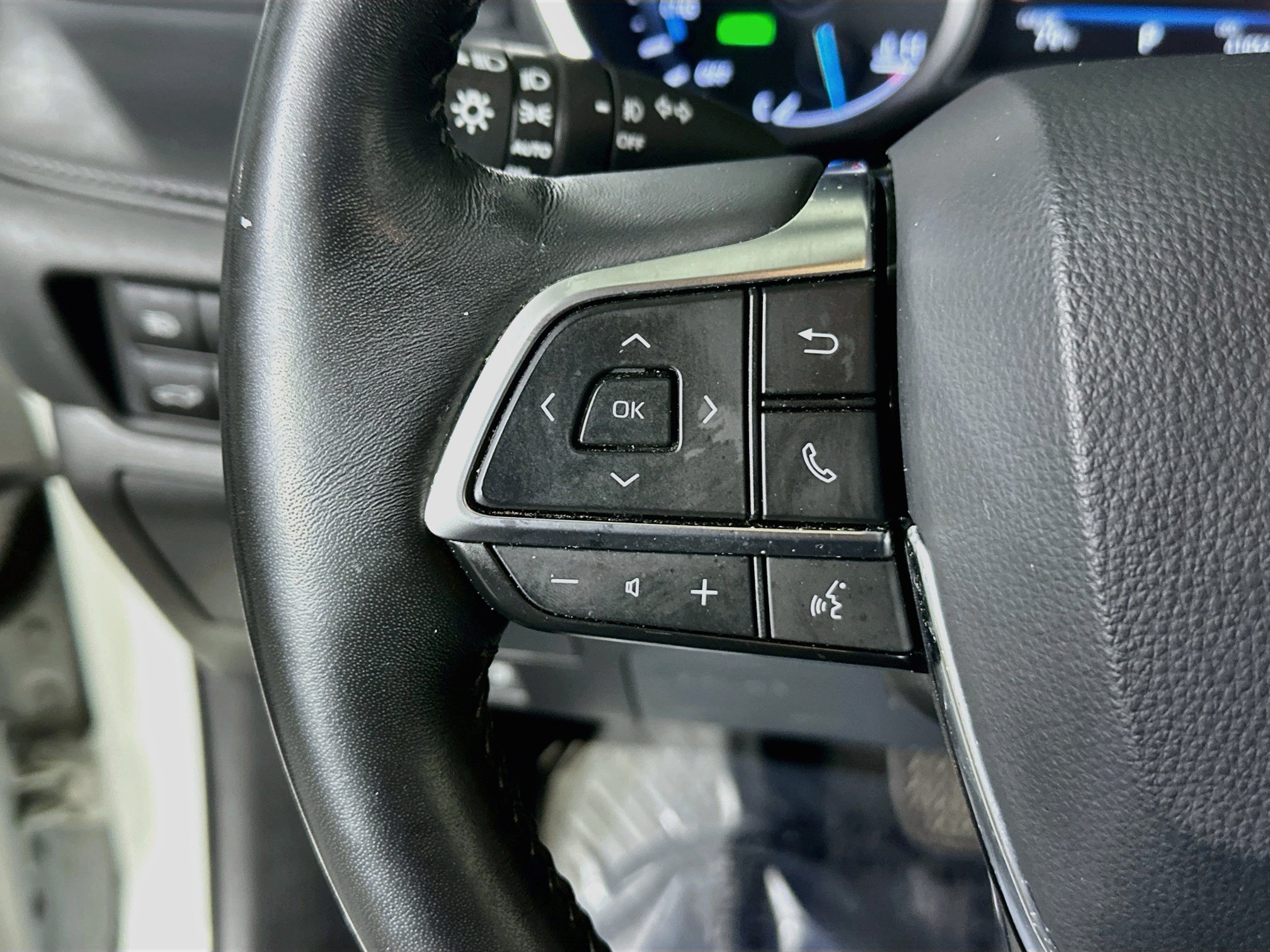 Used 2020 Toyota Highlander Platinum AWD/4WD image 16