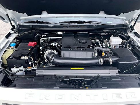 Used 2024 Nissan Frontier SV RWD image 29