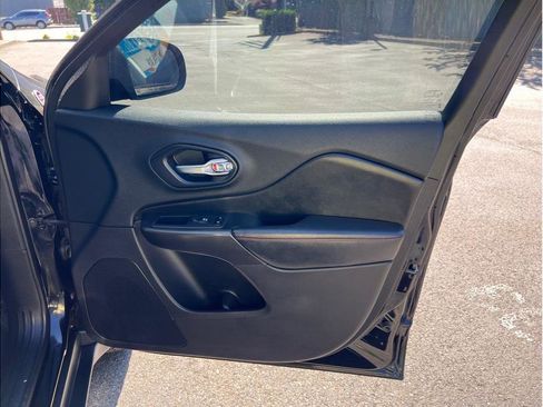 Used 2020 Jeep Cherokee Trailhawk w/ Cold Weather Group image 25