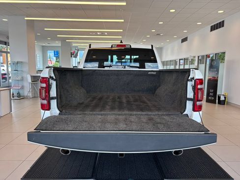 Used 2022 RAM 1500 Laramie AWD/4WD image 9