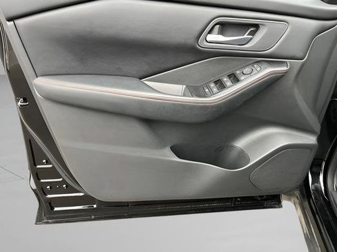 Used 2025 Nissan Rogue SV image 12