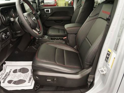 Used 2024 Jeep Wrangler Unlimited Rubicon w/ Technology Group AWD/4WD image 9