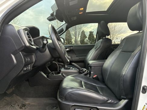 Used 2020 Toyota Tacoma TRD Off-Road w/ TRD Premium Off Road Package image 10