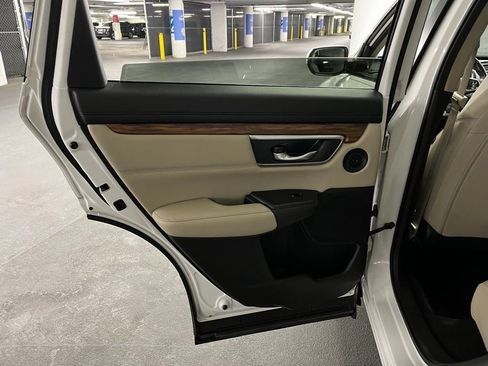 Used 2018 Honda CR-V Touring image 18