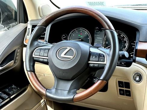 Used 2020 Lexus LX 570 4WD w/ Luxury Package image 31