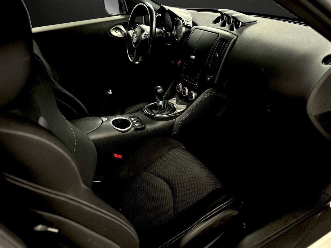 Used 2020 Nissan 370Z Coupe RWD image 22