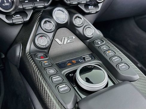 Used 2023 Aston Martin V12 Vantage Roadster RWD image 22