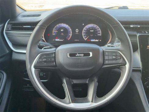 Used 2024 Jeep Grand Cherokee L Laredo image 20